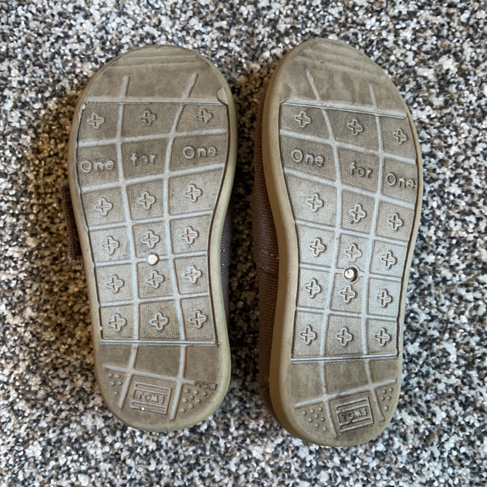 Toms - Picture 7 of 8